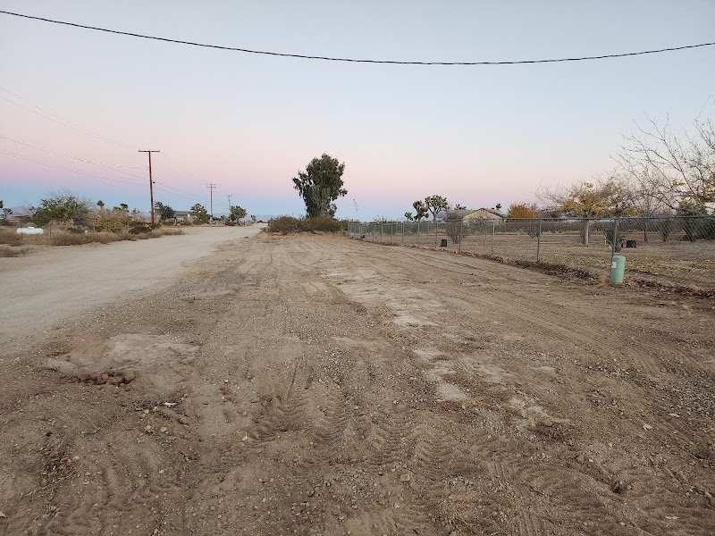 CALDERON JUNK HAULING AND TRACTOR SERVICE junk removal