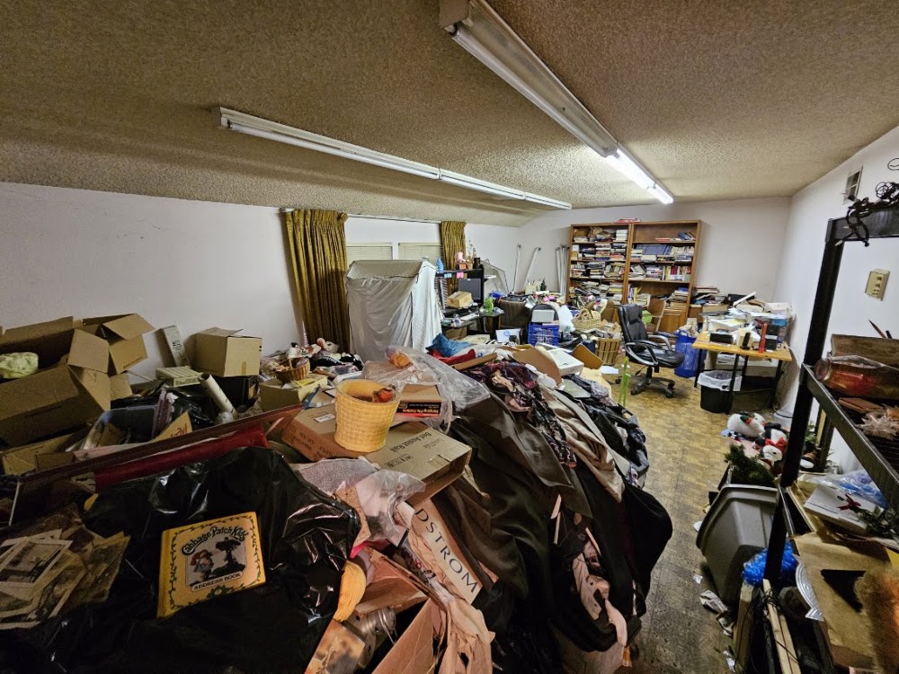 Clutter & Hoarding Pros junk removal