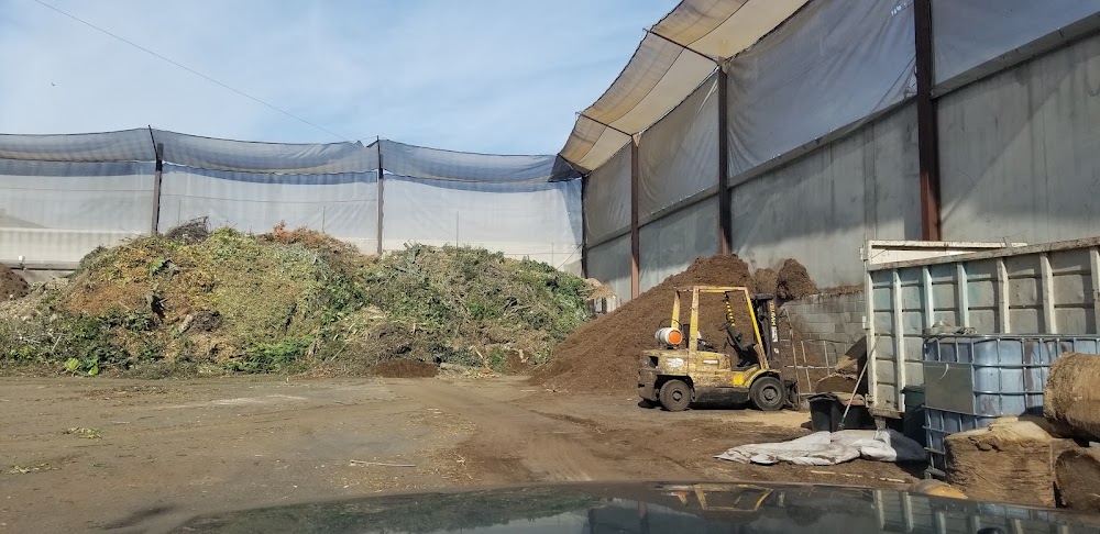 R J's Demolition & Disposal junk removal