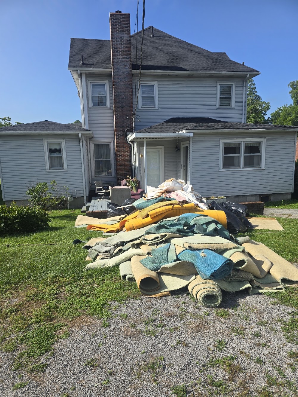 Roberts Declutter and Services LLC junk removal
