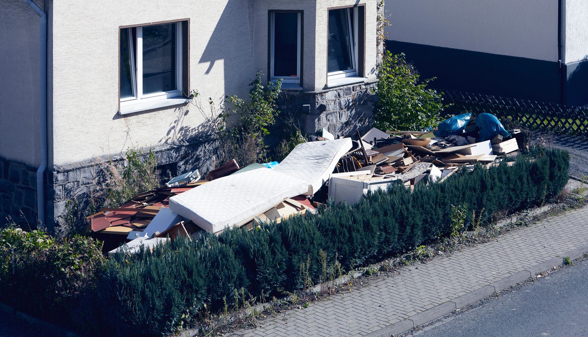 Orange County trash & junk removal near me junk removal