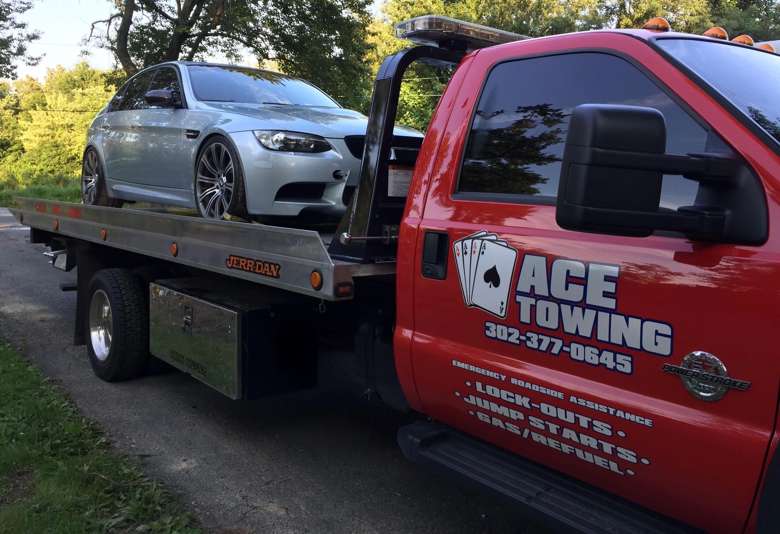 ACE TOWING & WE PAY CASH FOR CARS junk removal