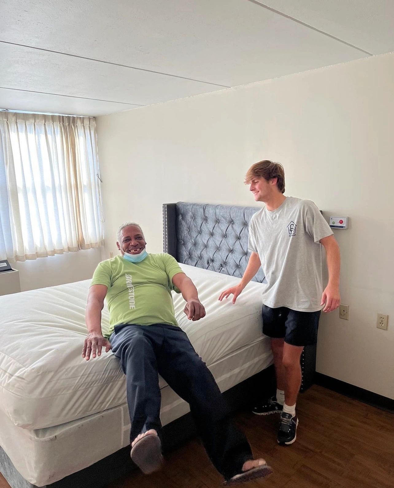 ChIJt T4w7rLRIYRJfEoWPBcvdA